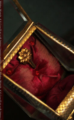 懐中時計収納用ガラスケース 装飾入り三角形-S0844-10