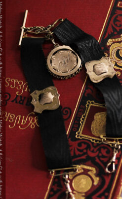 輝く金無垢の盾飾り 布タイプの懐中時計チェーン-C0489-17