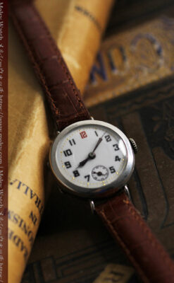 銀無垢の素朴な味わいの女性用アンティーク腕時計 【1923年頃】-W1524-4