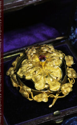 存在感ある秀麗なアンティーク 大粒ルビーと18金の大きな花形ブローチ-A0306-14