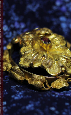 存在感ある秀麗なアンティーク 大粒ルビーと18金の大きな花形ブローチ-A0306-3