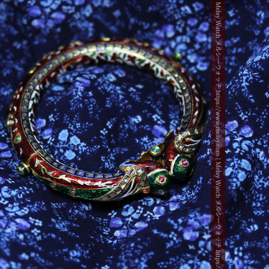 芸術的なエナメル装飾に宝石を鏤めた22金のアンティークバングル・ブレスレット-A0307-1