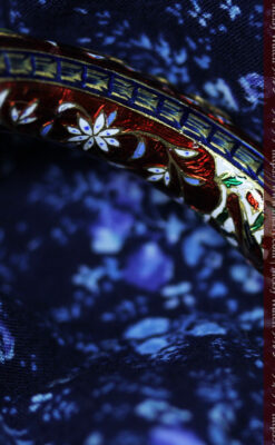 芸術的なエナメル装飾に宝石を鏤めた22金のアンティークバングル・ブレスレット-A0307-13