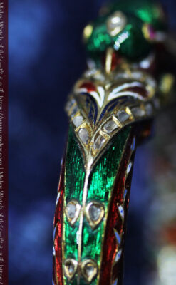 芸術的なエナメル装飾に宝石を鏤めた22金のアンティークバングル・ブレスレット-A0307-16