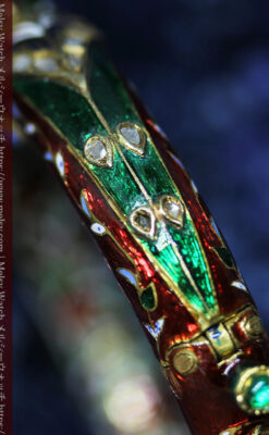 芸術的なエナメル装飾に宝石を鏤めた22金のアンティークバングル・ブレスレット-A0307-17