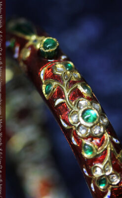 芸術的なエナメル装飾に宝石を鏤めた22金のアンティークバングル・ブレスレット-A0307-18