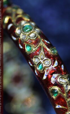 芸術的なエナメル装飾に宝石を鏤めた22金のアンティークバングル・ブレスレット-A0307-19