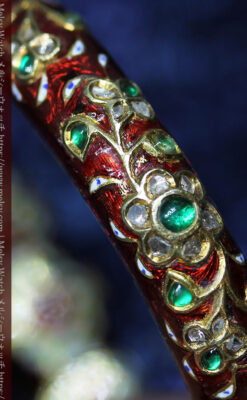 芸術的なエナメル装飾に宝石を鏤めた22金のアンティークバングル・ブレスレット-A0307-20