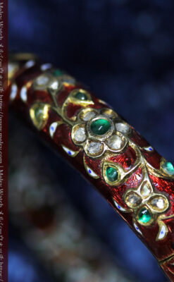 芸術的なエナメル装飾に宝石を鏤めた22金のアンティークバングル・ブレスレット-A0307-22