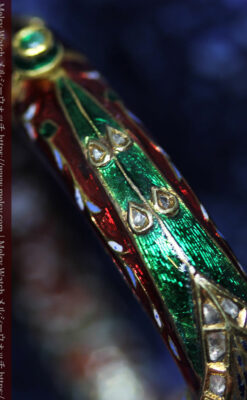 芸術的なエナメル装飾に宝石を鏤めた22金のアンティークバングル・ブレスレット-A0307-24