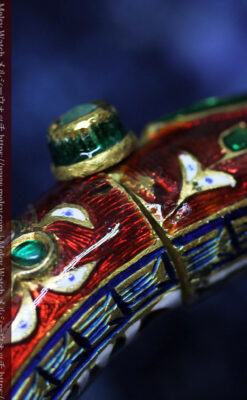 芸術的なエナメル装飾に宝石を鏤めた22金のアンティークバングル・ブレスレット-A0307-29