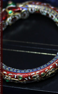 芸術的なエナメル装飾に宝石を鏤めた22金のアンティークバングル・ブレスレット-A0307-9