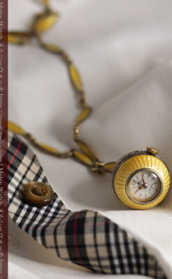 ブヘラの銀無垢ネックレス時計 梔子色のエナメル装飾【1960年頃】-P2302-8