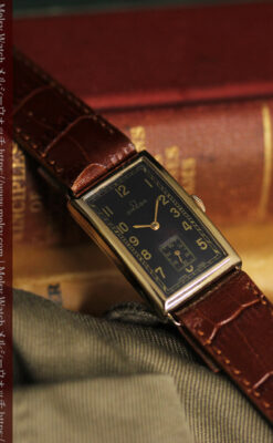 オメガのシックな黒色文字盤 品ある縦長アンティーク腕時計 【1940年製】-W1529-17