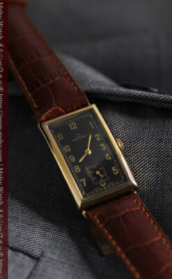 オメガのシックな黒色文字盤 品ある縦長アンティーク腕時計 【1940年製】-W1529-19