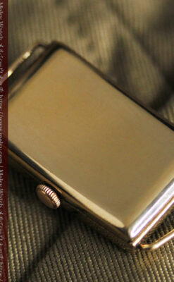 オメガのシックな黒色文字盤 品ある縦長アンティーク腕時計 【1940年製】-W1529-23