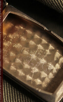 オメガのシックな黒色文字盤 品ある縦長アンティーク腕時計 【1940年製】-W1529-25