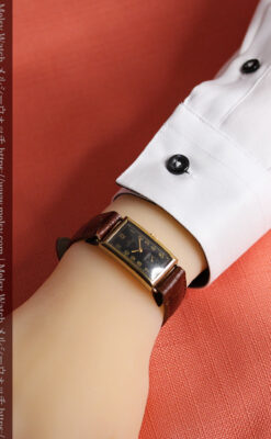 オメガのシックな黒色文字盤 品ある縦長アンティーク腕時計 【1940年製】-W1529-30