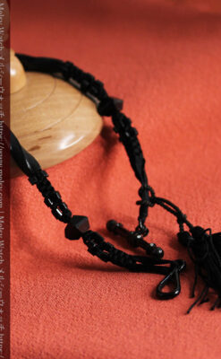 ガラス細工の装飾で飾られたアンティーク懐中時計用の黒紐-C0493-10