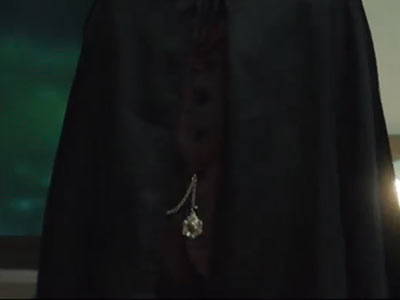 フジテレビのドラマ・世にも奇妙な物語で死神役が身に着けている懐中時計のチェーン