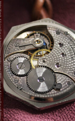 オメガ 特徴的な装飾面のアンティーク八角形懐中時計 【1922年製】-P2304-21