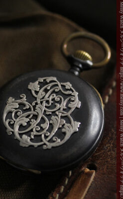 黒色に映える銀の紋章 オメガのアンティーク懐中時計 【1899年製】-P2308-9