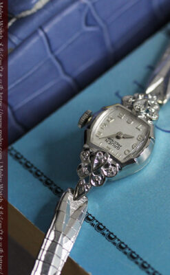 グリュエン レトロバンドが似合う白銀色の金無垢アンティーク腕時計 【1950年頃】-W1537-12