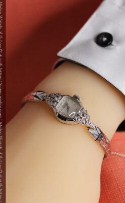 グリュエン レトロバンドが似合う白銀色の金無垢アンティーク腕時計 【1950年頃】-W1537-19