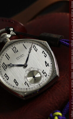 白銀色の五角形 グリュエンのアンティーク懐中時計 【1930年頃】-P2311-5