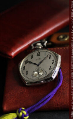 白銀色の五角形 グリュエンのアンティーク懐中時計 【1930年頃】-P2311-7