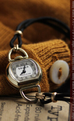 グリュエン ミニハンドバック型の女性用アンティーク腕時計 【1940年頃】-W1548-1