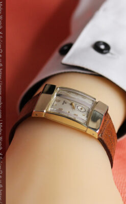 グリュエンの騎士の兜を彷彿とさせるアンティーク腕時計【1951年頃】-W1552-23