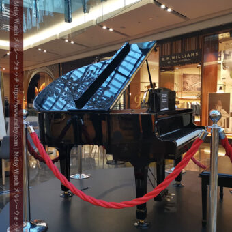 ショッピングモールのピアノ