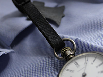 吊り下げるリングに通して留める