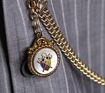 アルバートチェーンの金の飾り