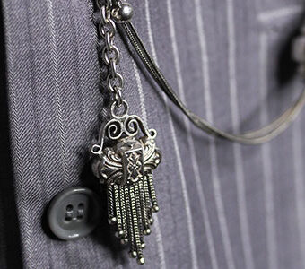 アルバートチェーンの銀の飾り