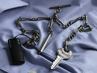 ダブルアルバートチェーンと鍵・USB
