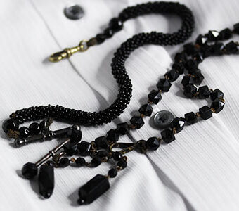 黒いガラスと紐で弔事・お葬式用の懐中時計チェーン