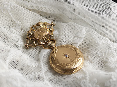 懐中時計とブローチのセット