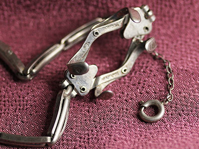 懐中時計を腕時計として使うためのバンド