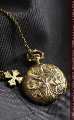 金の鎖と十字架の装飾 ウォルサムの金無垢アンティーク懐中時計 【1897年製】-P2324-31