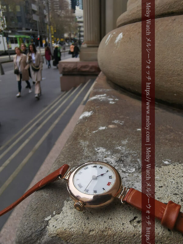 メルボルン旧中央郵便局外側で時計の写真を撮影