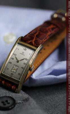 オメガ 縦に長いレトロ感あるアンティーク腕時計 【1946年製】-W1558-11