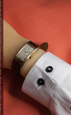 オメガ 縦に長いレトロ感あるアンティーク腕時計 【1946年製】-W1558-21