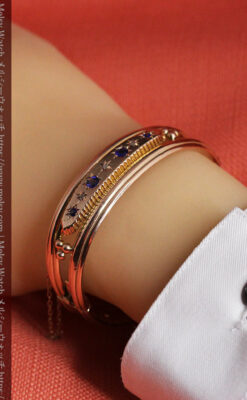 青い宝石とダイヤの金無垢アンティークバングル・ブレスレット 【1910年頃】-A0310-21