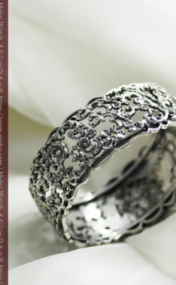 神聖な雰囲気のある銀無垢アンティークバングル・ブレスレット 【1890年頃】-A0312-12