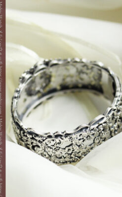 神聖な雰囲気のある銀無垢アンティークバングル・ブレスレット 【1890年頃】-A0312-17