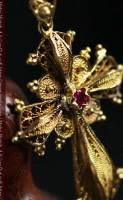 繊細な作りのルビー入り18金無垢クロス・十字架-A0321-11