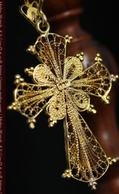 繊細な作りのルビー入り18金無垢クロス・十字架-A0321-15