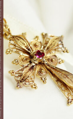 繊細な作りのルビー入り18金無垢クロス・十字架-A0321-5